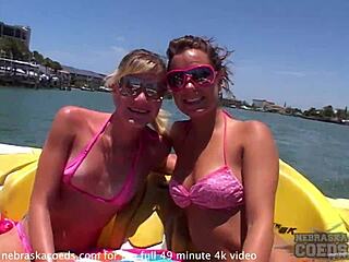 Offentlig nakenhet og risikabel båttur med nakne jenter i Florida