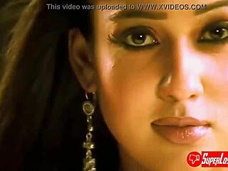Nayantharas heiße Brüste hüpfen in einem dampfenden Musikvideo