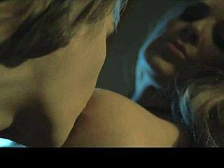 Кайла Пейдж, грудастая блондинка, и ее очаровательная партнерша-моряк исследуют свои тела в лесбийском видео