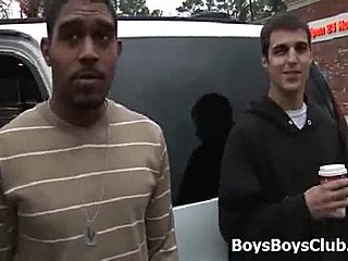 黒人と白人男の子の異人種間ゲイポルノ