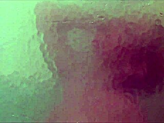 Duşta Seksi Bir Sarışının HD Videosu
