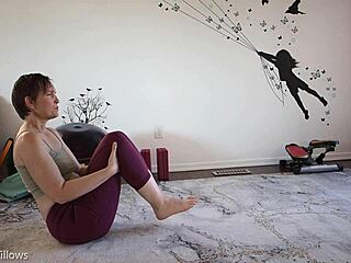 Cul et yoga: Maman de yoga montre son gros cul en HD