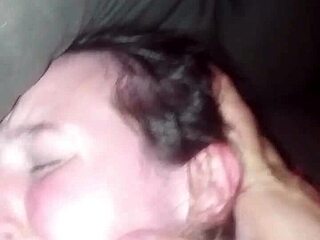 Tjock brunett tar brutal anal knull