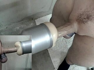 Sikme makinesi, süt topunun gerilmiş fleshlight'ı ile boşalma ile