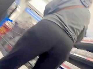 Candid gilf shows off her big ass in leggings