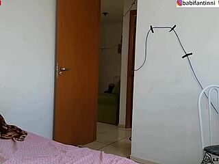 Gostosa Novinha masturbates and gives her friend a pussy test in full video on xvideos red