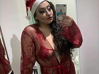 Amateur Gordelicia craves a big dick on Christmas with Santa