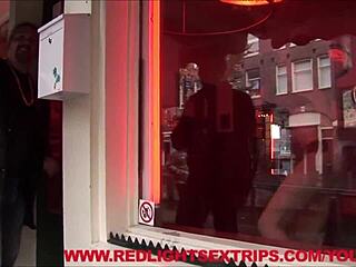 Une touriste rousse se comporte mal avec un homme aux cheveux roux à Amsterdam