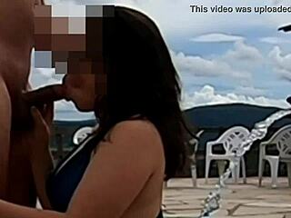 Un couple amateur a des relations sexuelles au bord de la piscine dans la maison de montagne - vidéo complète en rouge - lien dans les commentaires