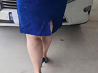 Une femme infidèle avec un gros cul paie pour la réparation de sa voiture avec une fellation