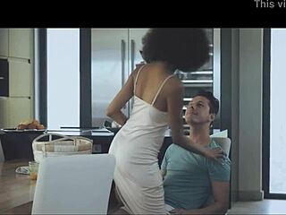 High-Definition-Video einer sexuellen Begegnung, die zu Musik mit einem Creampie-Finish wird