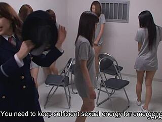 Японские школьницы проходят анальную подготовку в тайне