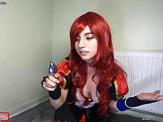 Kızıl saçlı MILF seninle anal seks fantazileri kuruyor