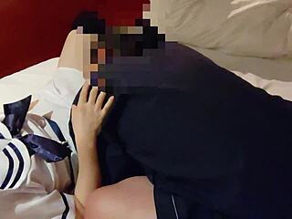 ¡Una chica asiática amateur en traje de marinero recibe placer oral y creampie en una sesión de fotos eróticas! ¡No te lo pierdas!
