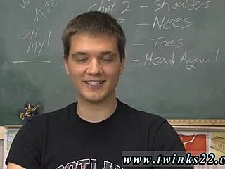 Jordan Dallas, un homosexual emo, joacă într-un videoclip porno în clasă
